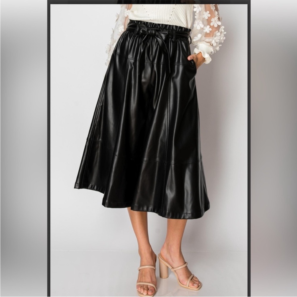 High Waist Faux Leather Elastic Waist Pants - Picture 2 of 3